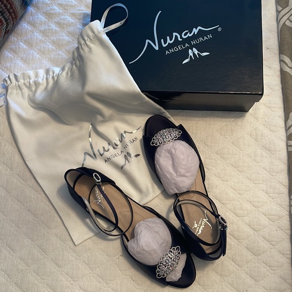 BRAND NEW, custom dyed ANGELA NURAN “Audrey” size 11 flats, Contessa Brooch - Picture 2 of 8